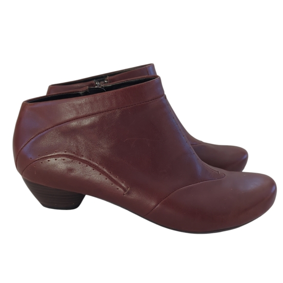 Hush Puppies Tottenham Leather Heeled Ankle Boots 9M Red Brown Granny - Picture 2 of 15